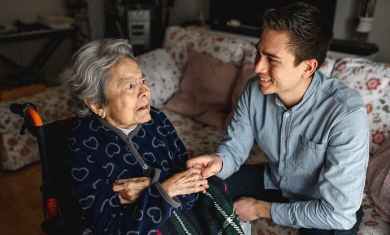 Paciente com dificuldade para caminhar antes do método do Dr. Felipe Pires para artrose