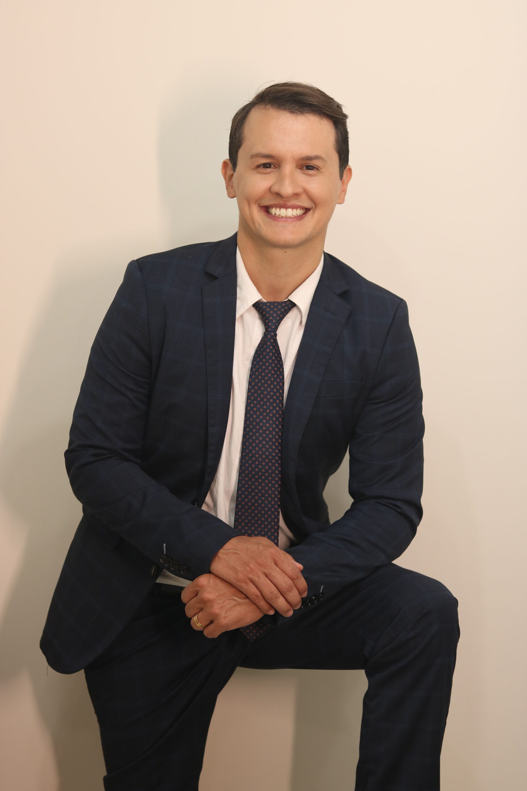 Dr Felipe Pires Ortopedista de terno referência nacional